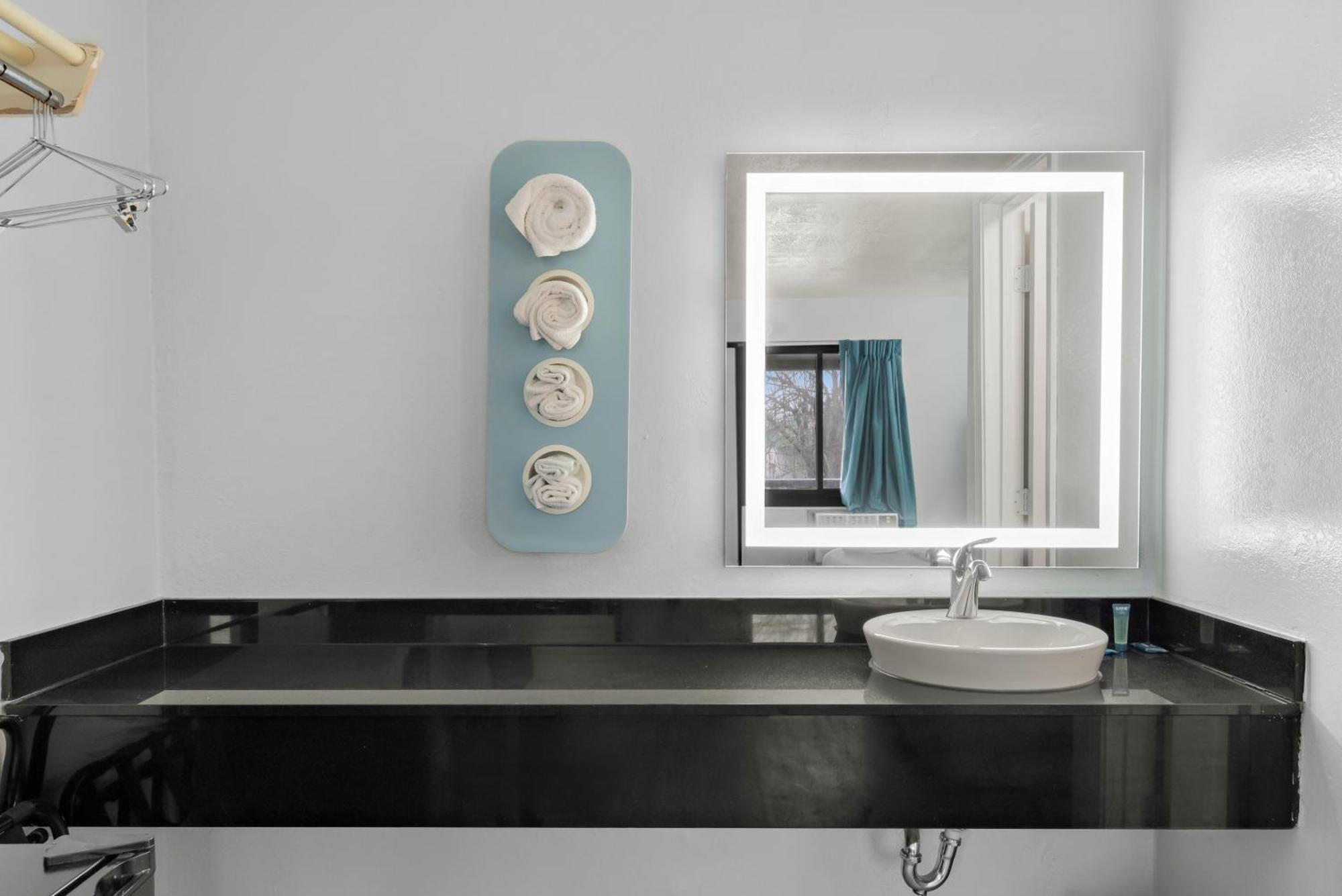 Americas Best Value Inn Bangor Bagian luar foto